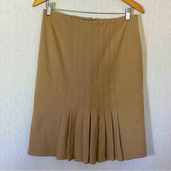 Kay Unger Dresses & Skirts - Kay Unger tan color knit pleated front a line skirt